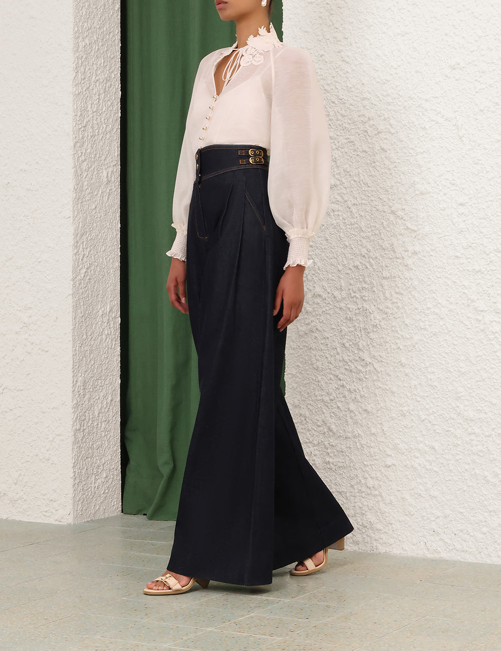 Blusa de cuello rebelde