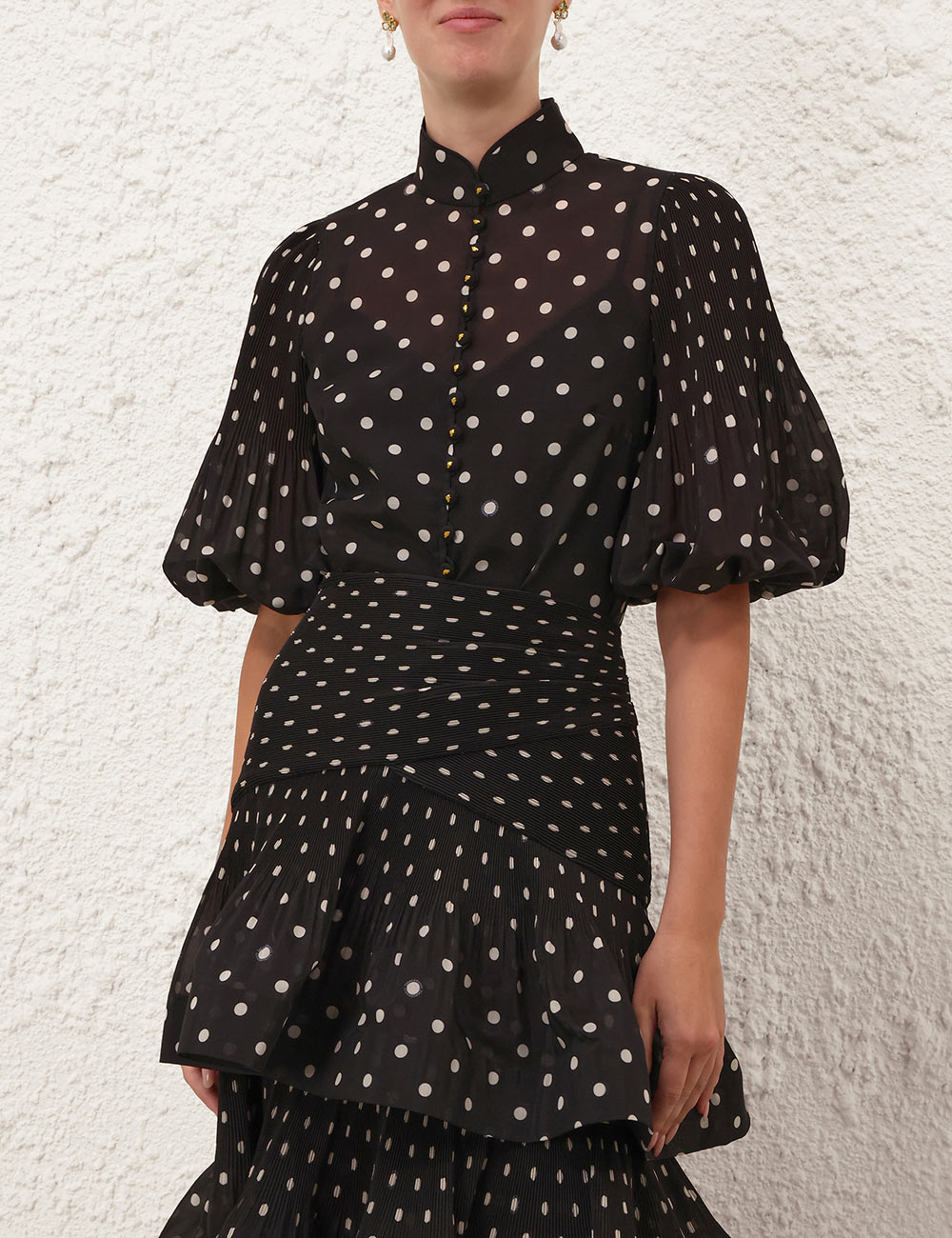 Blusa con botones y pliegues