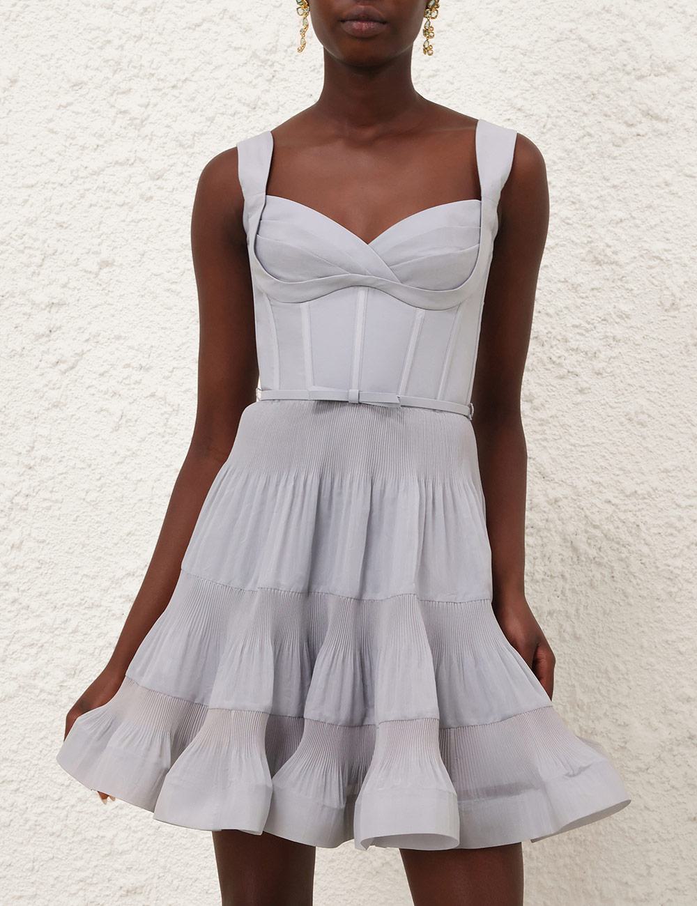 Vestido Mini Plisado y Volante