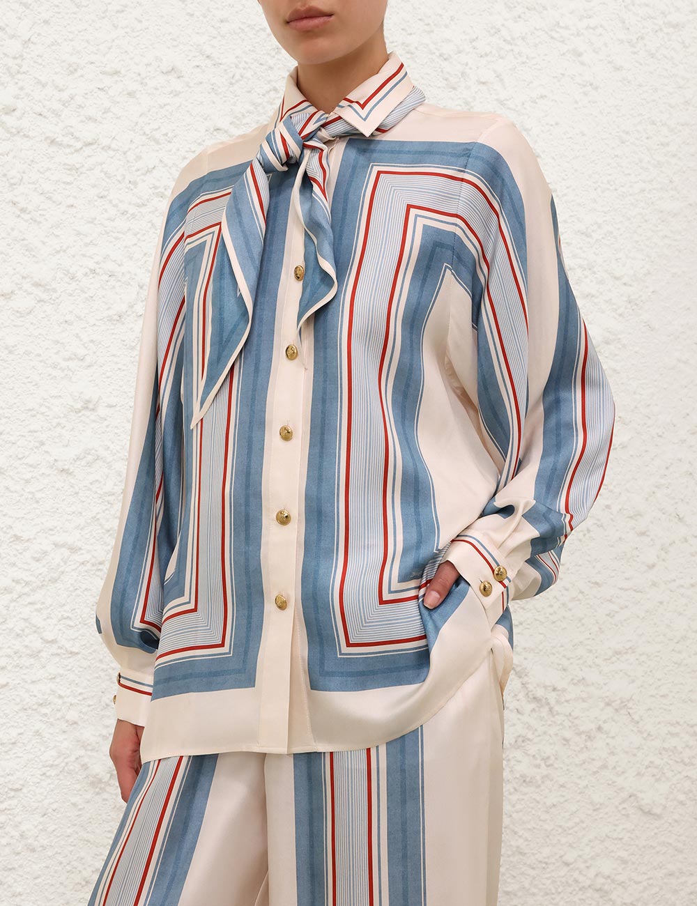 Camisa con bufanda holgada