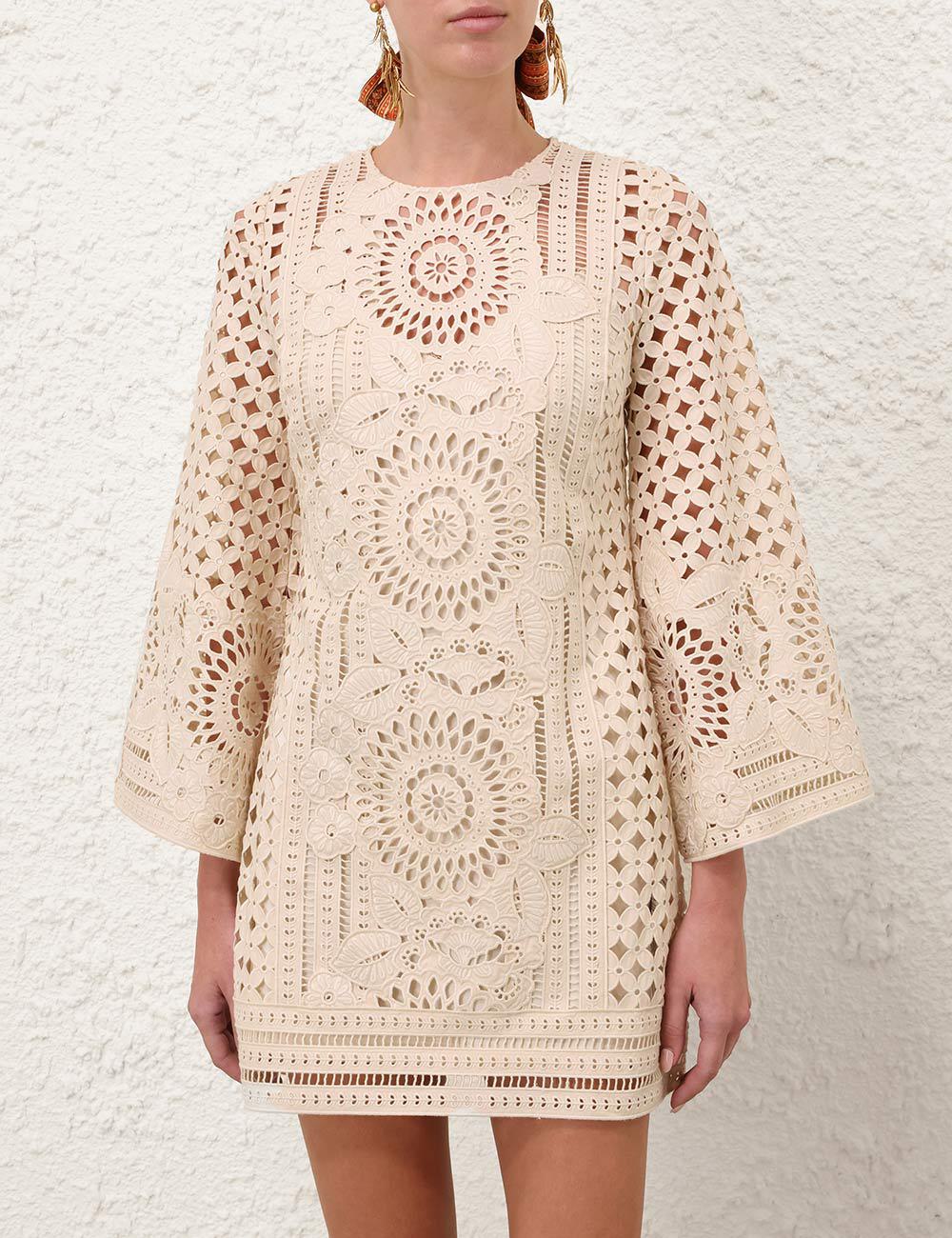 Vestido Mini Bordado Indra