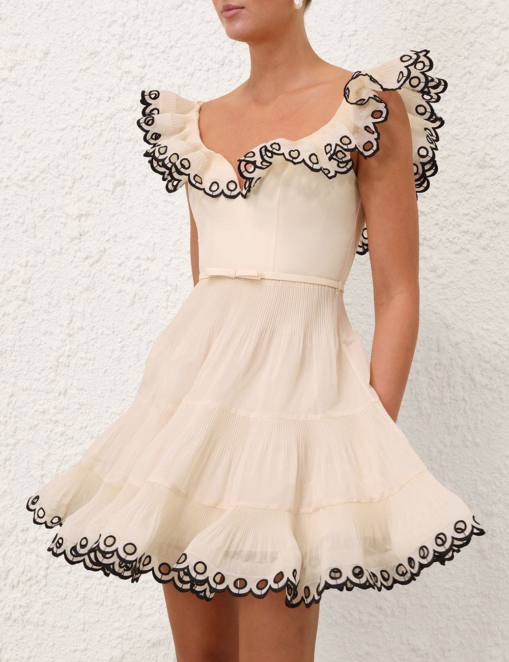 Vestido Mini con Encaje y Volantes