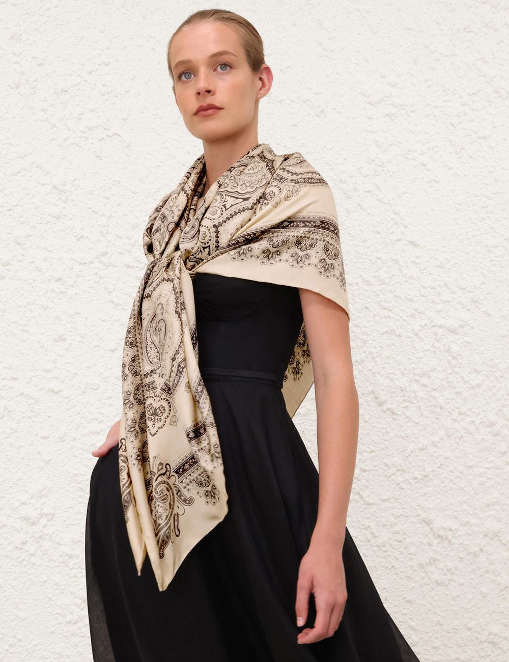 Pashmina cuadrada de seda estampada
