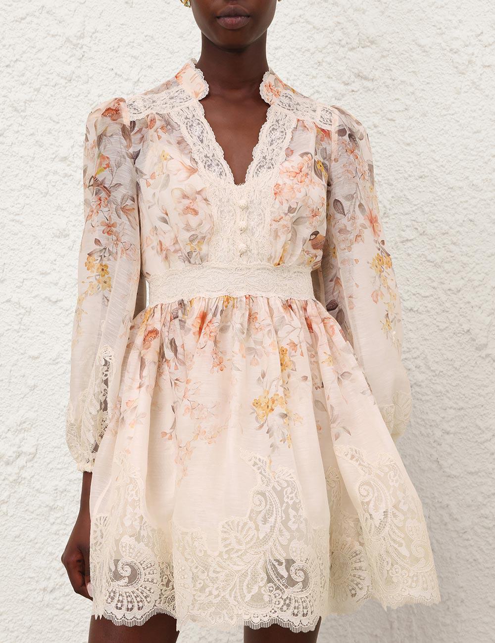 Vestido de luna con encaje y forma de farol