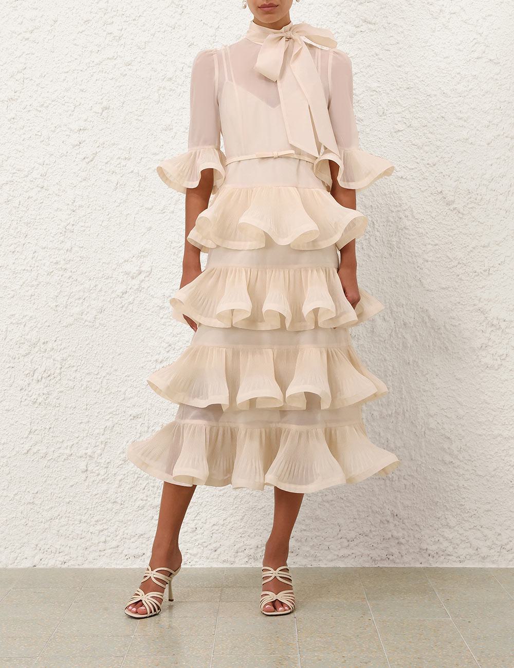 Vestido midi con mangas plisadas