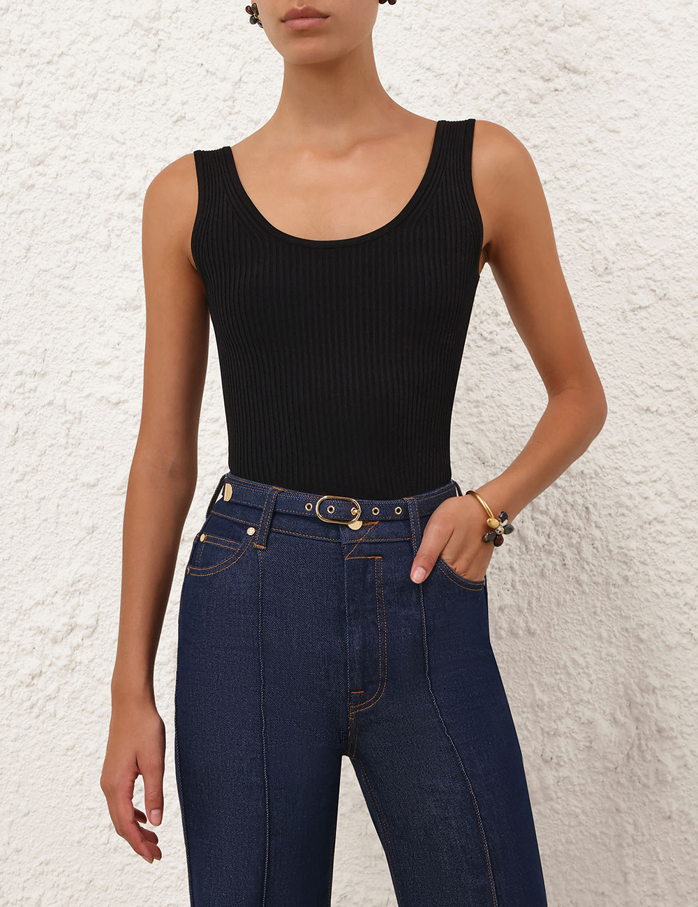 Camiseta con escote en forma de cuchara