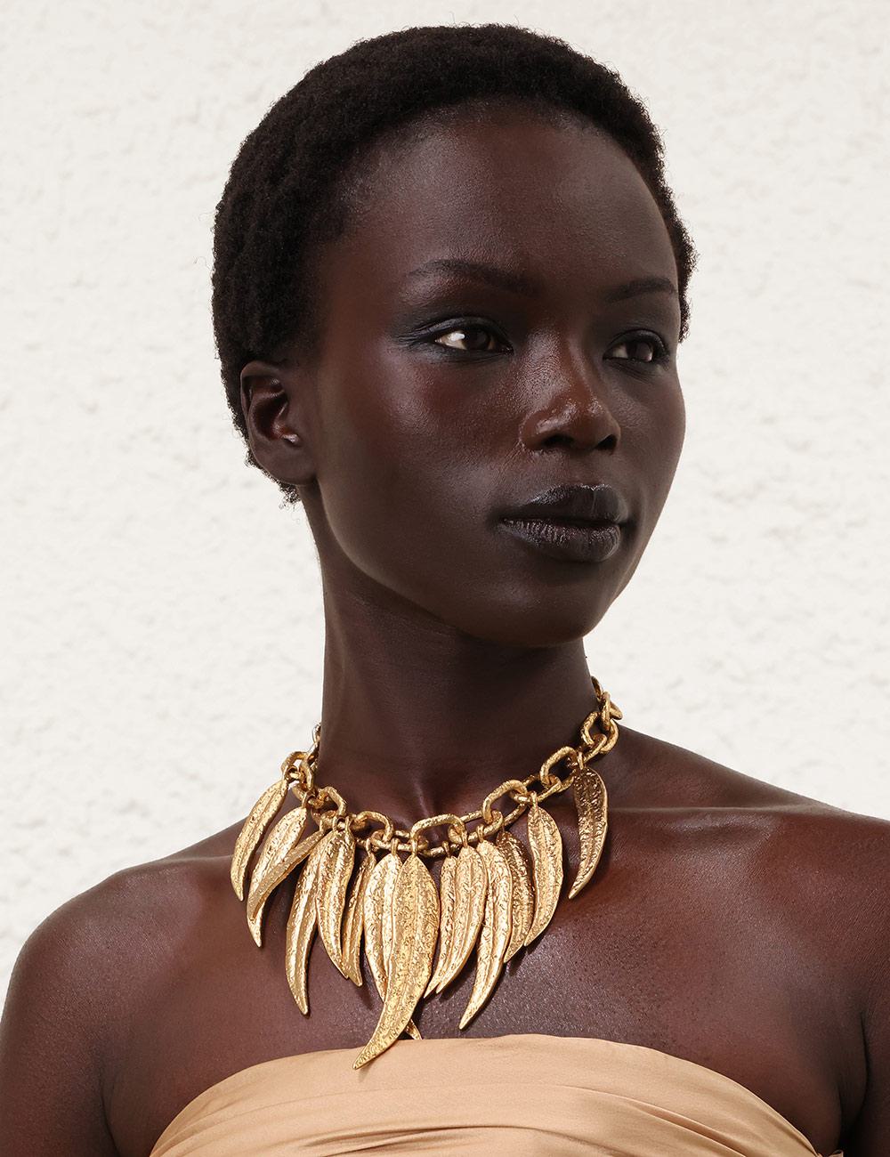 Collar de colgante Mira