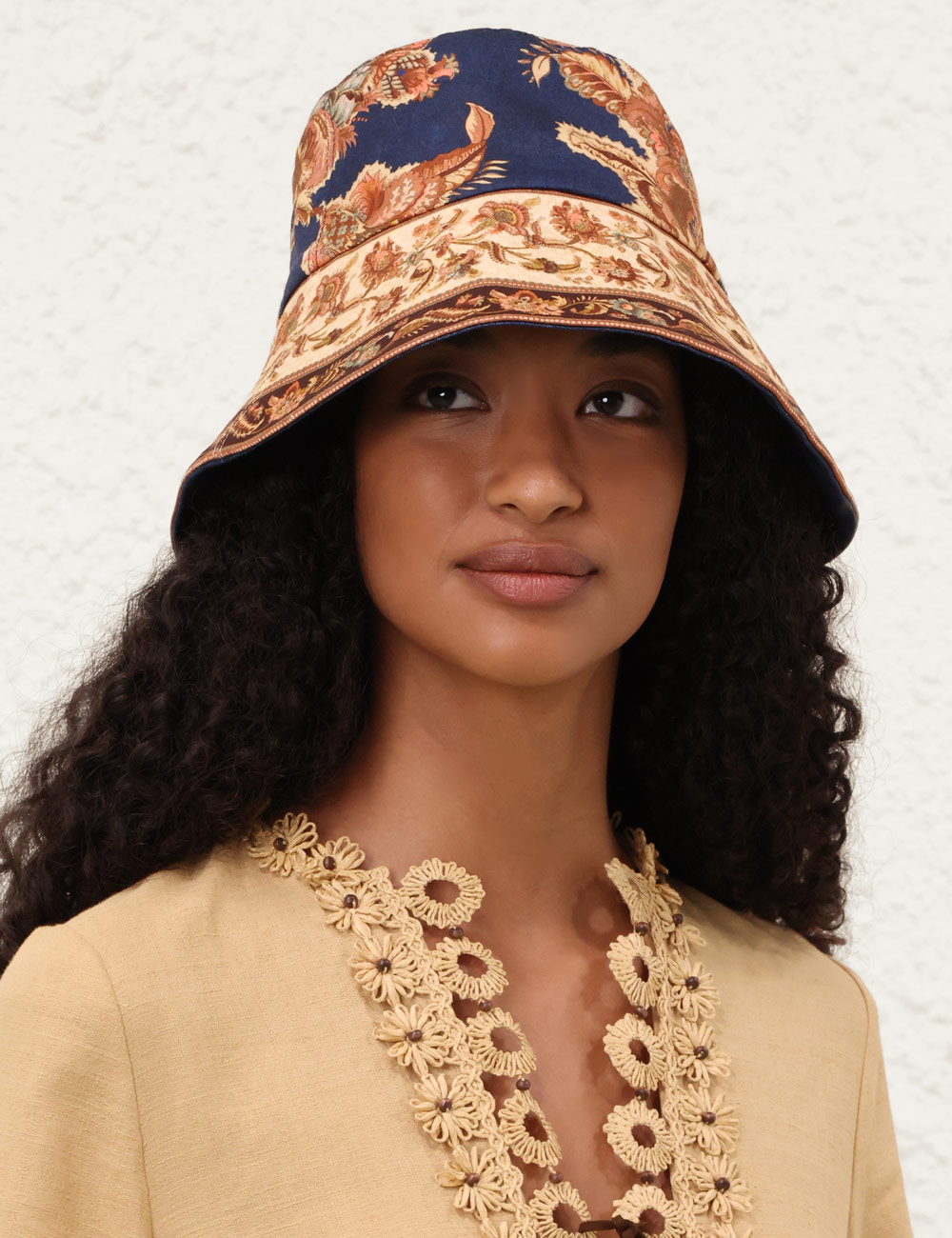 Sombrero de paja con ala larga estampado