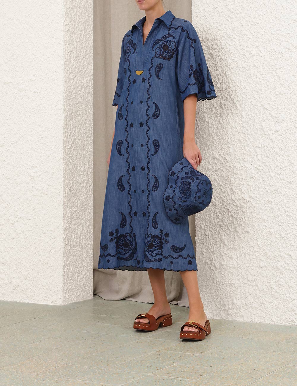 Vestido Midi de Denim con Bordado Aster