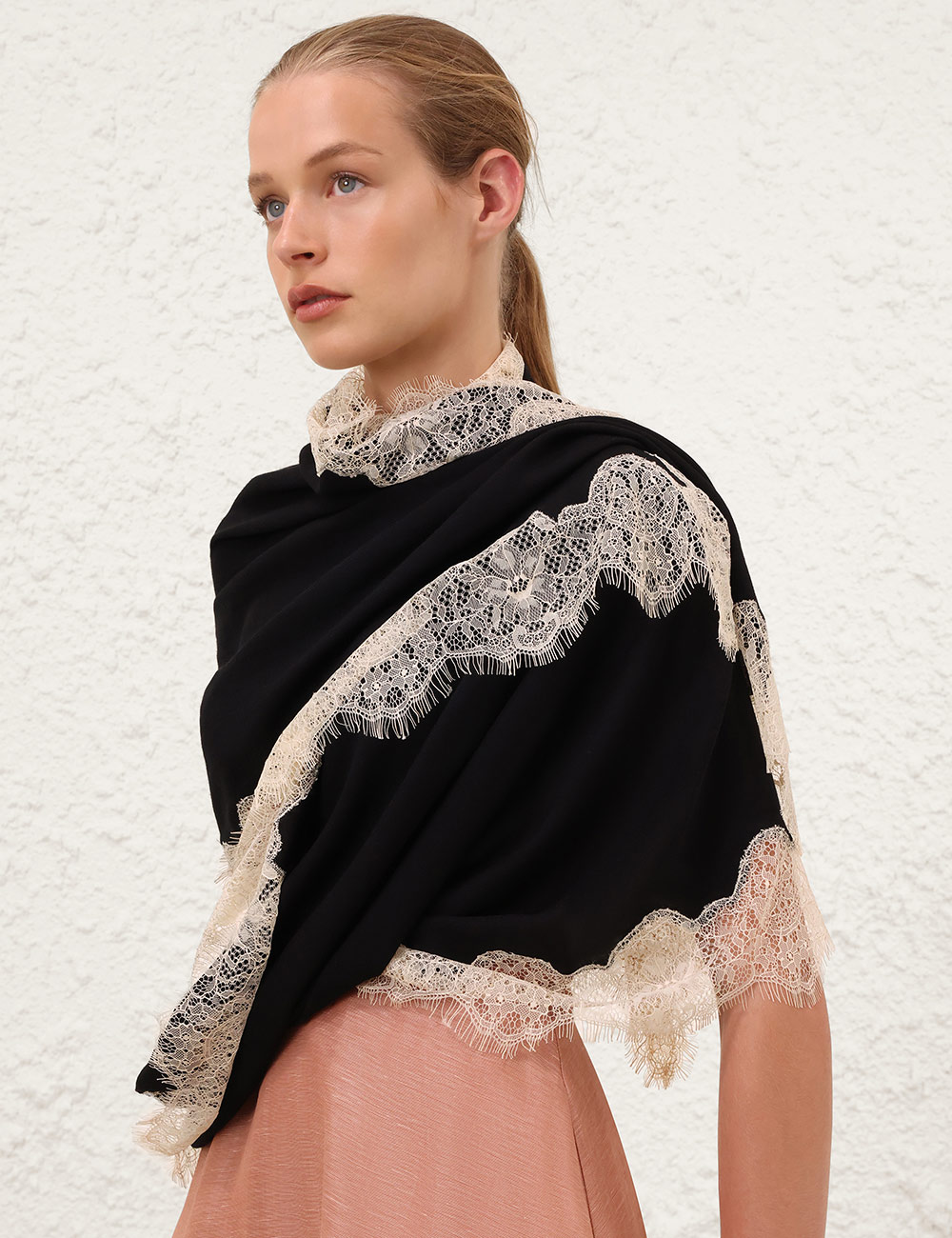 Pashmina de lana con encaje