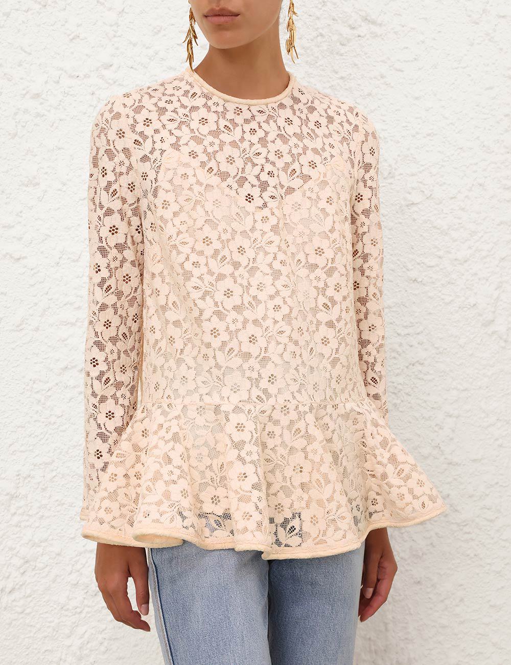Blusa con volantes de encaje